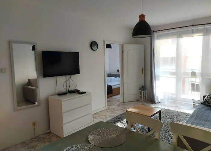 Portowy Z Garazem, Ul Towarowa * Kołobrzeg