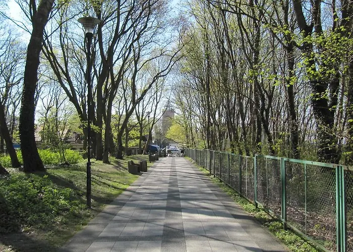 Portowy Z Garazem, Ul Towarowa