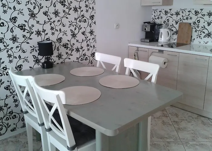 Portowy Z Garazem, Ul Towarowa