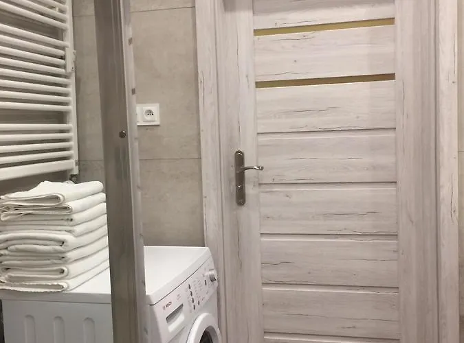 Portowy Z Garazem, Ul Towarowa *