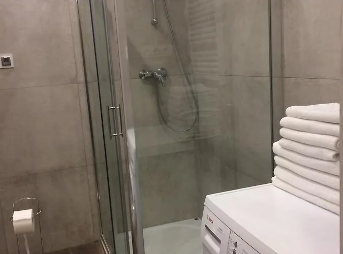 Portowy Z Garazem, Ul Towarowa * Kołobrzeg